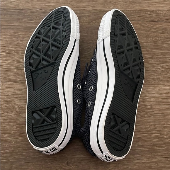 New Converse Women’s shoes! - Picture 2 of 4